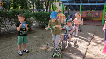 Акция по безопасности дорожного движения «Я пешеход» в средней группе «Почемучки» Акция по безопасности дорожного движения «Я пешеход» в средней группе «Почемучки».