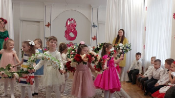 ПЕРВЫЙ ВЕСЕННИЙ ПРАЗДНИК ПЕРВЫЙ ВЕСЕННИЙ ПРАЗДНИК.